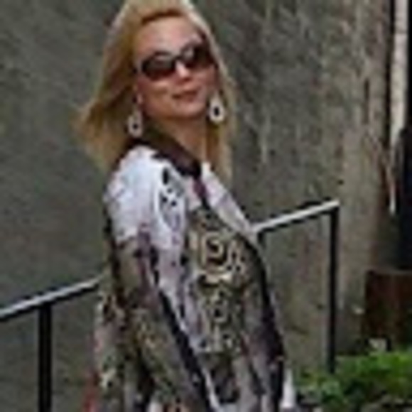 Meet your Posher, Josée s. - Picture 1 of 1